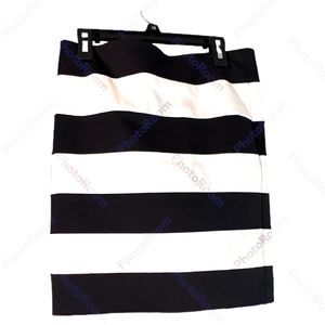 Privee brand medium black and white striped mini skirt